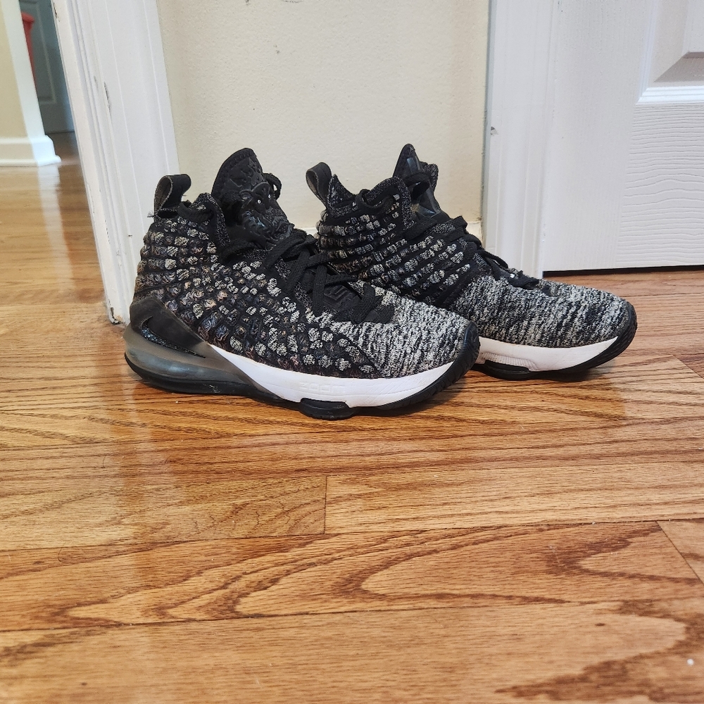 EUC Nike Lebron- size 6Y=women's size 7.5, black and white marl pattern - Picture 5 of 5